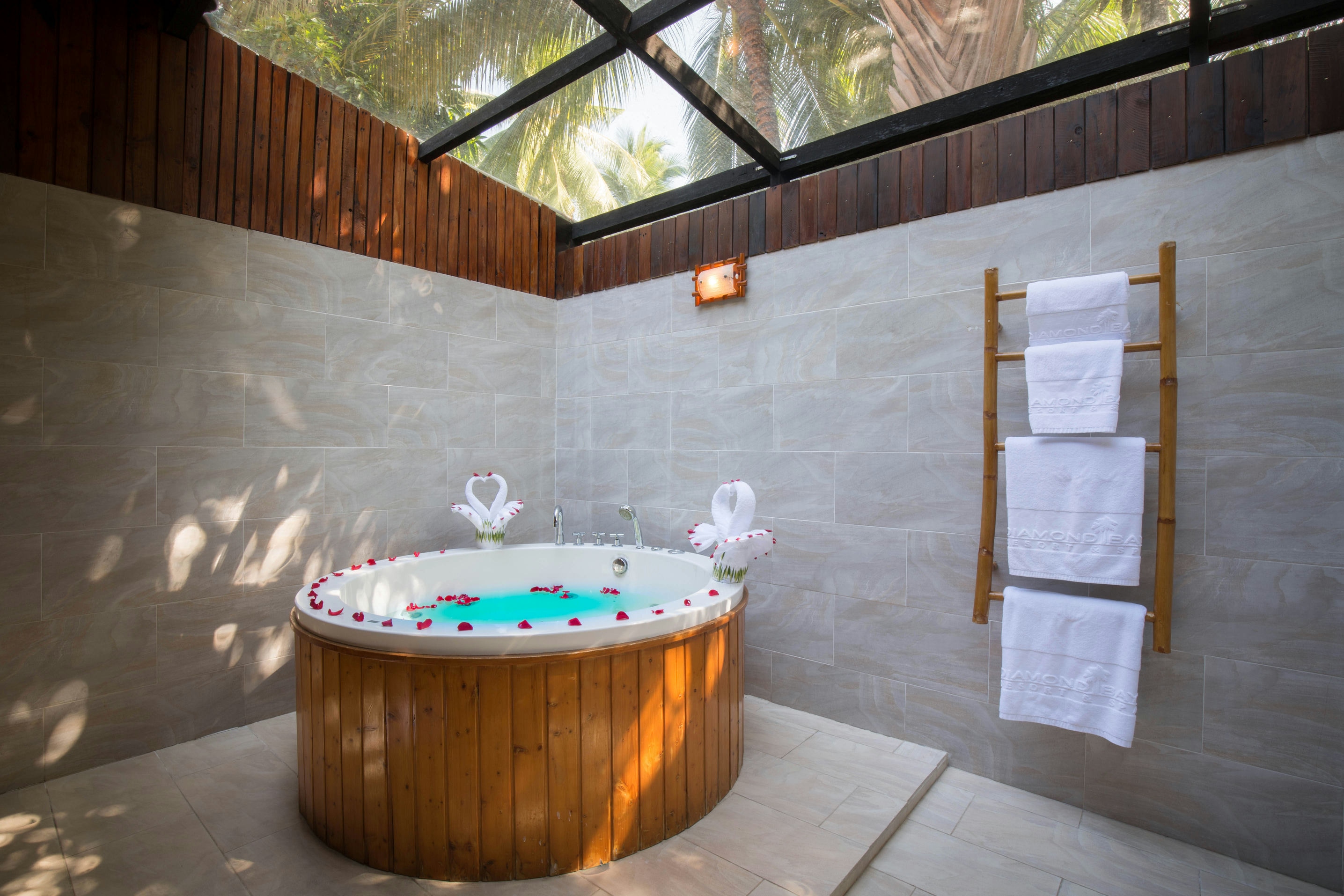 Diamond Jacuzzi Bungalow