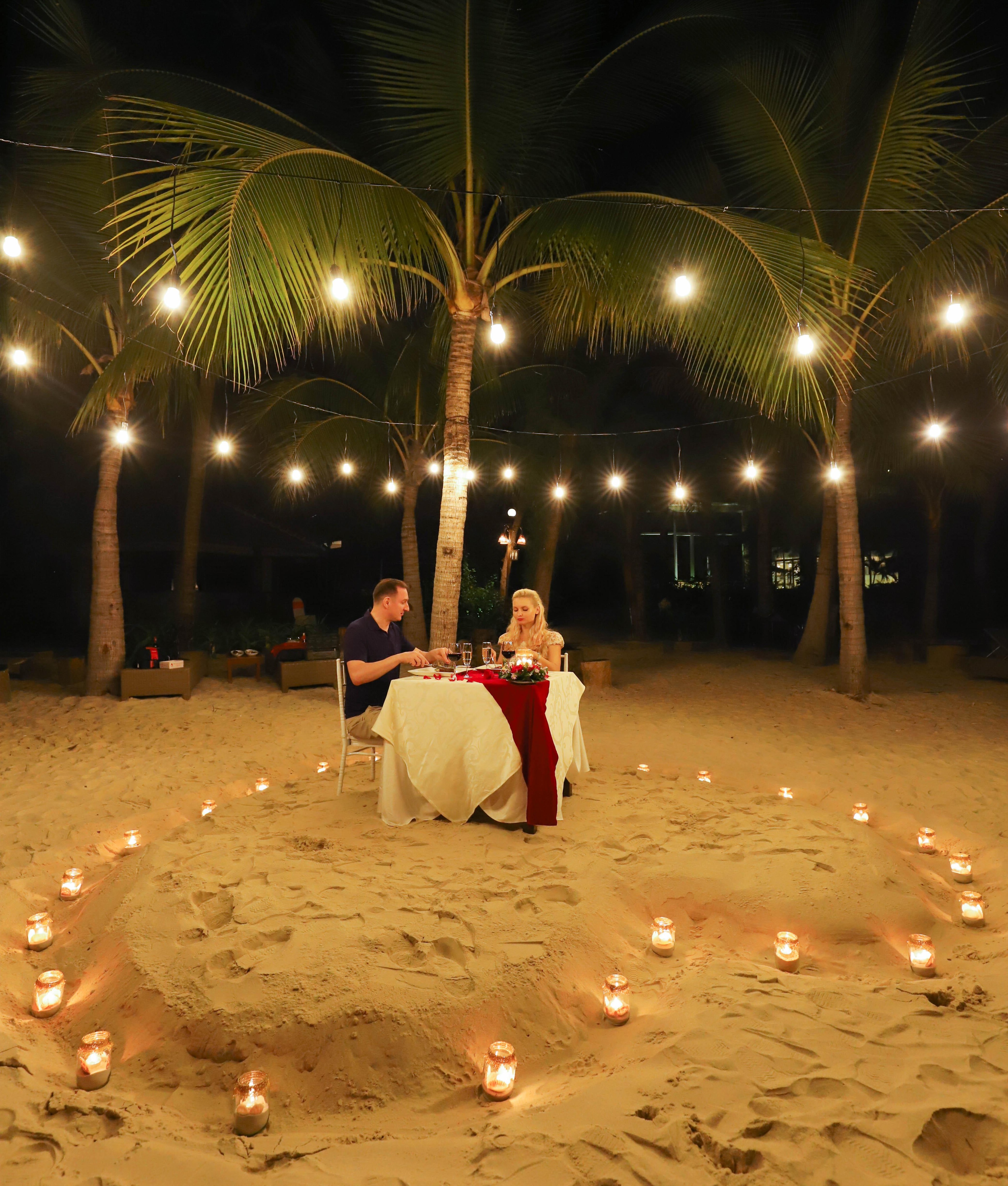Seaside romantic dinner 