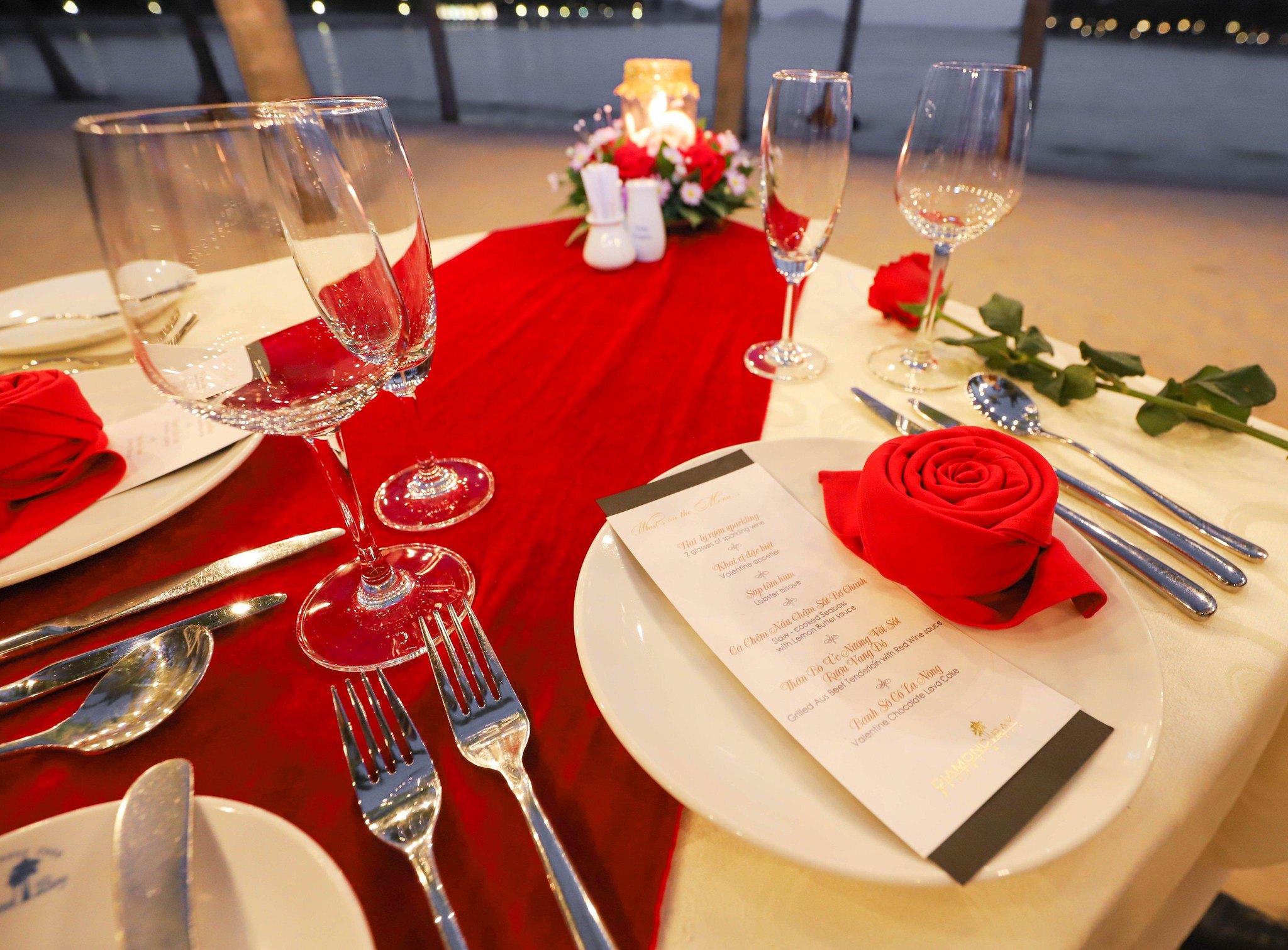 Seaside romantic dinner 