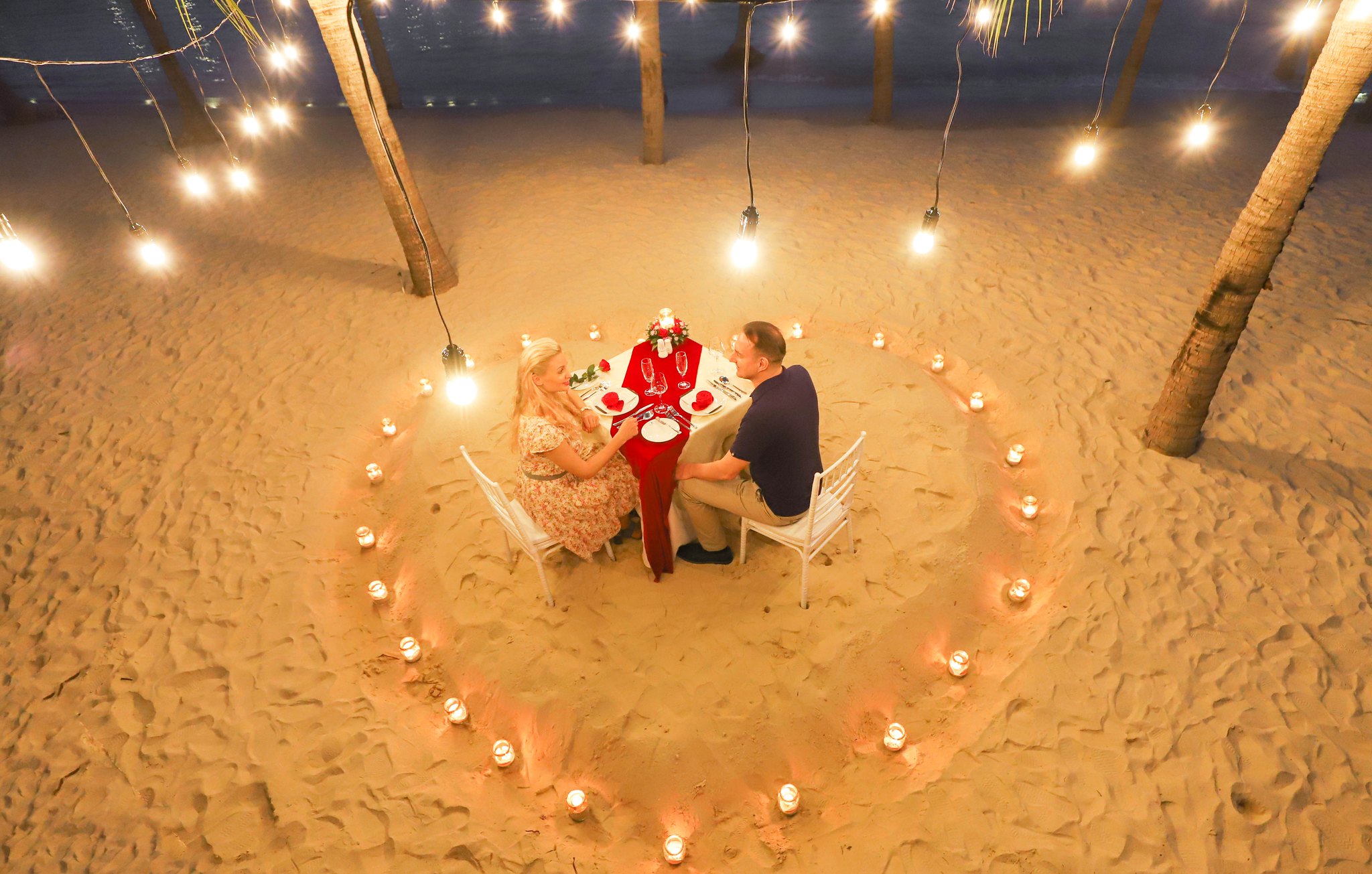 Seaside romantic dinner 