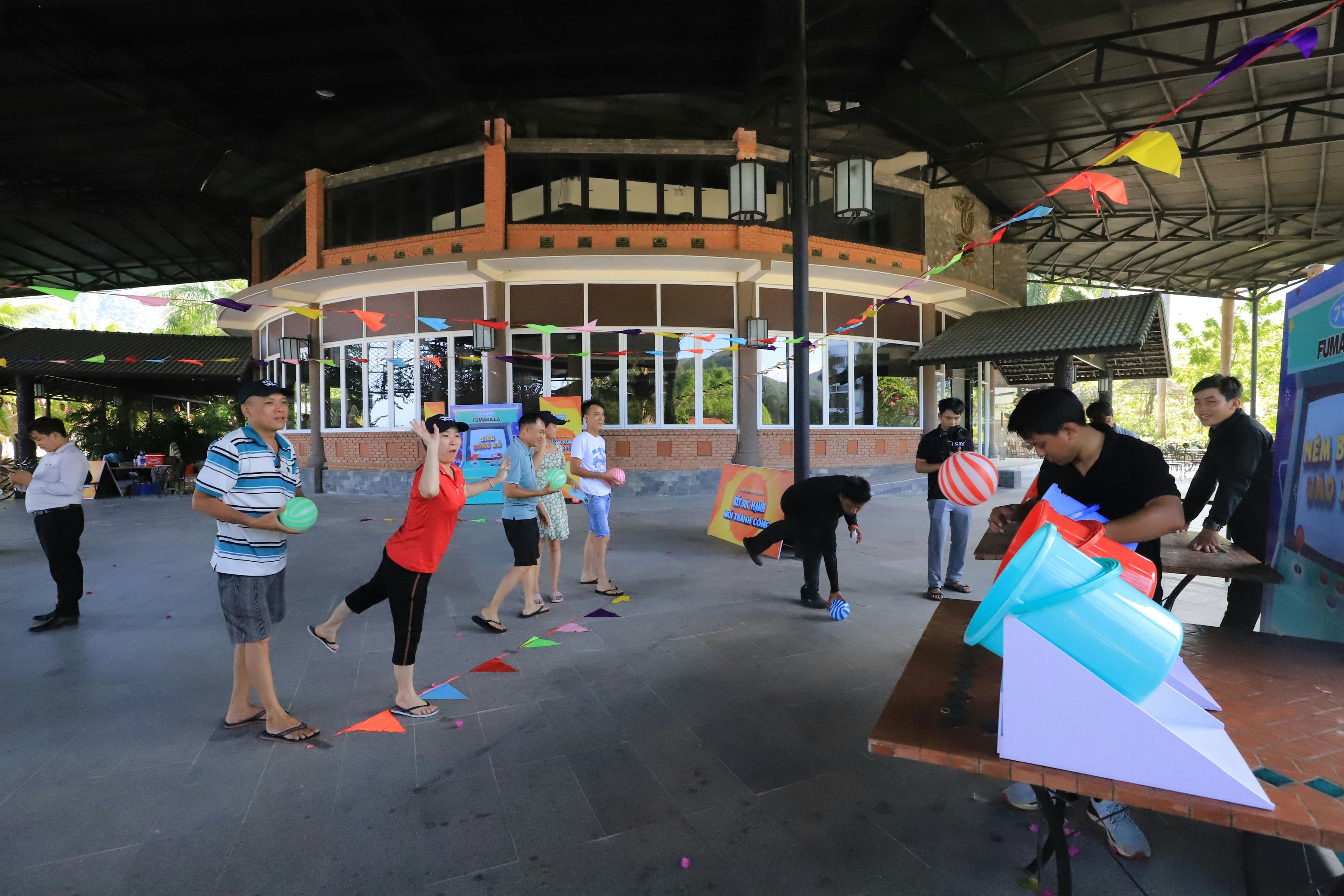 C - House (Bên ngoài)