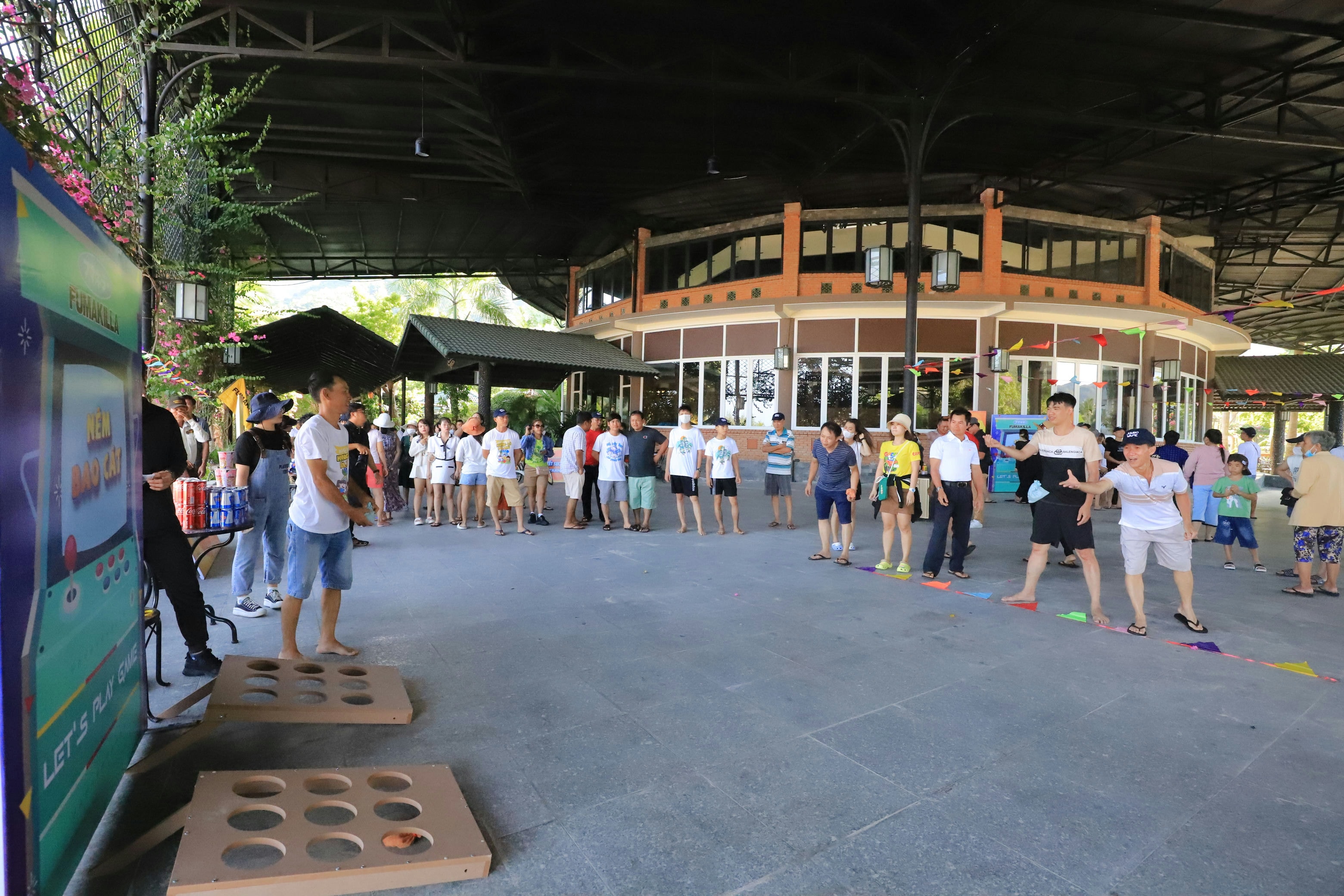 C - House (Bên ngoài)