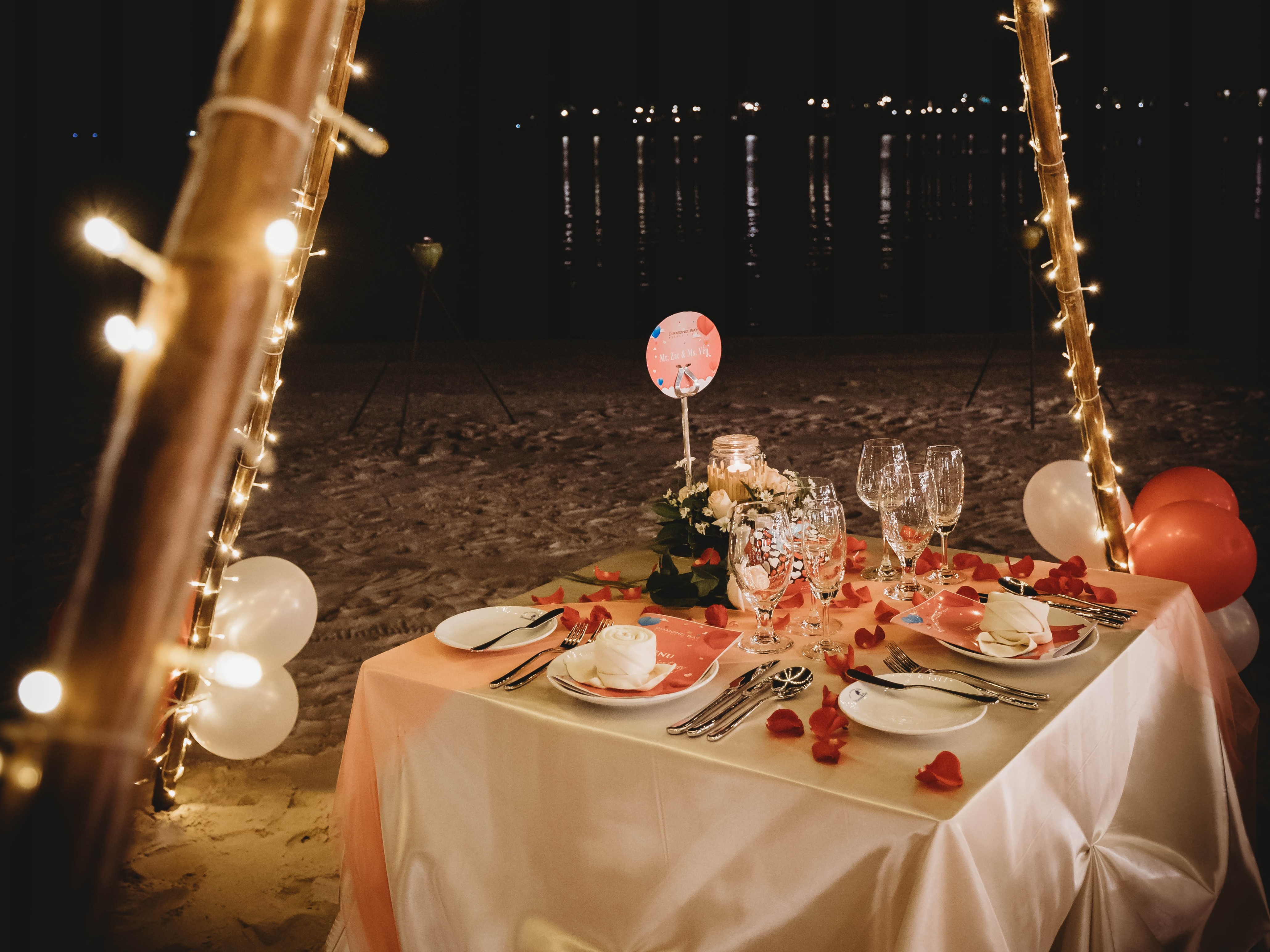 Seaside romantic dinner 