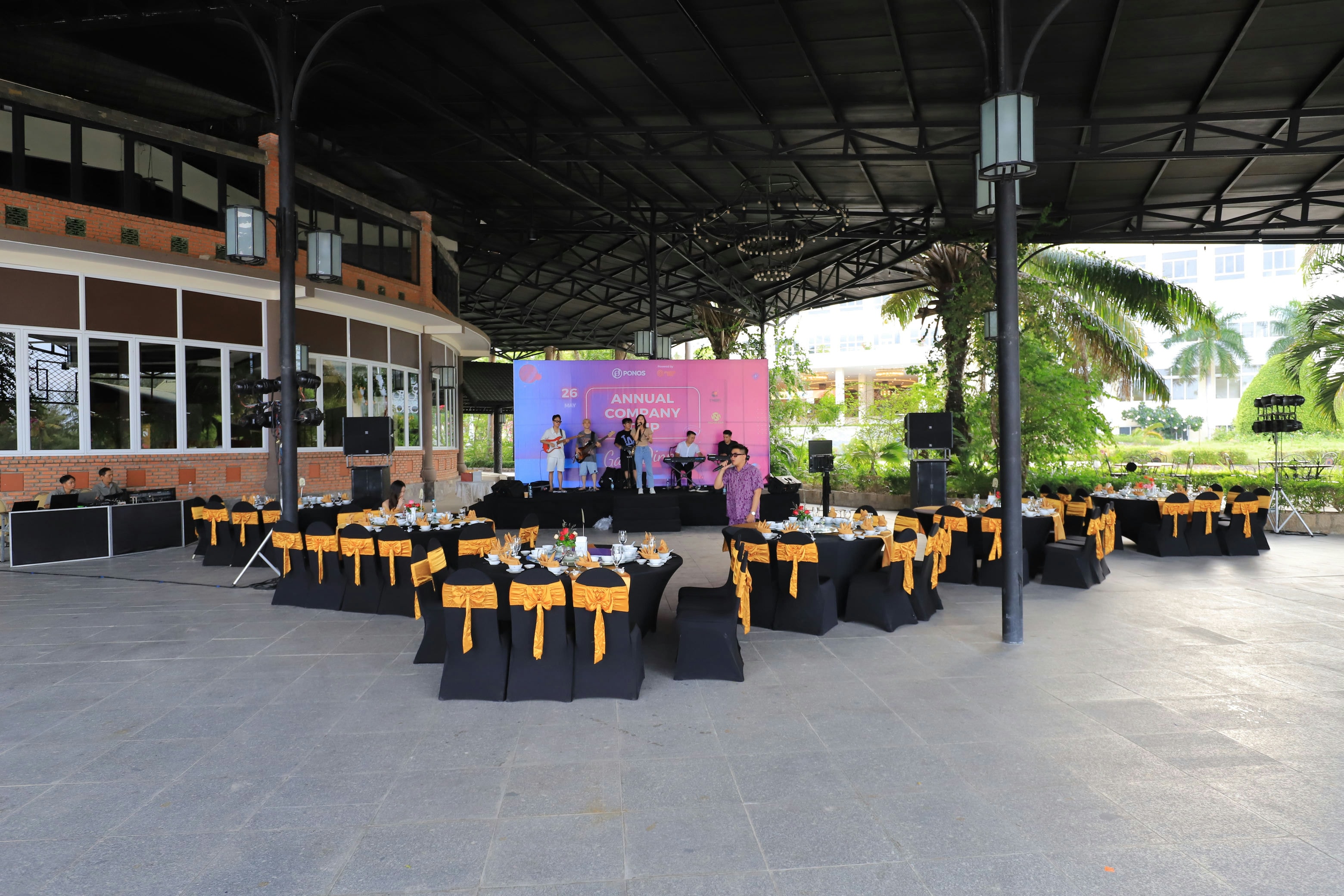 C - House (Bên ngoài)