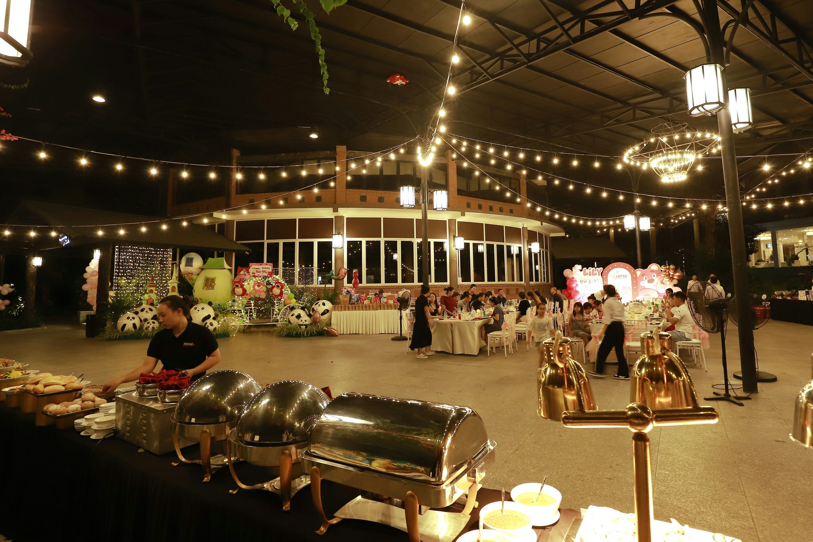 C - House (Bên ngoài)